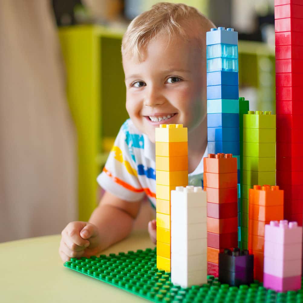 Spolupráce vzdělávacího centra Smart Bricks® a mateřské školky Ponny: Podporujeme rozvoj řečových dovedností dětí