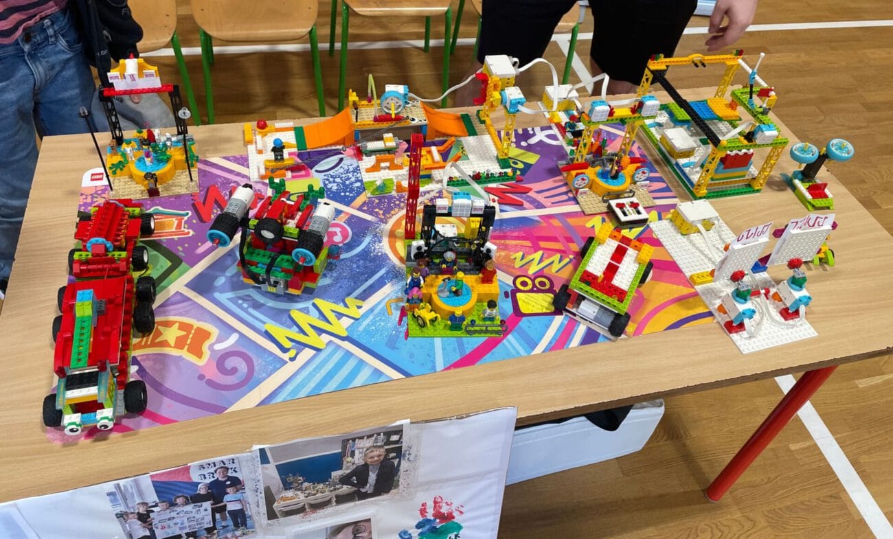 Mezinárodní soutěže v robotice: 98c62b9f df9c 4b4f bae1 9eb39fe635b7