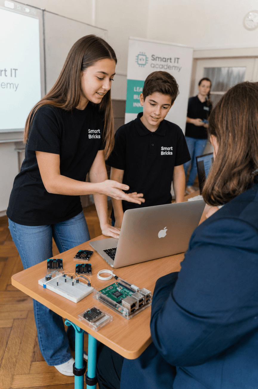 Smart IT Academy | SmartBriks.cz